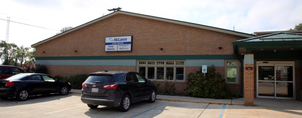 Outside-Renue-Physical-Therapy-Caro-Hooper-MI